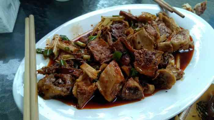 牛哥饭店-"[环境]挺干净整洁的,适合打牌吃饭晒太阳."-大众点评移动版