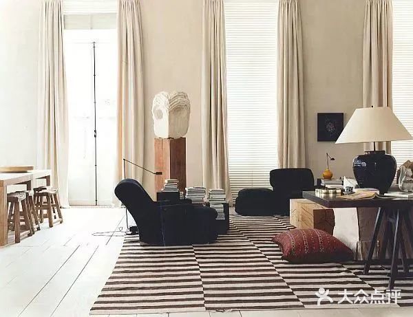 被改造后的建筑还是很有魅力的 原本建筑结构就是一大特