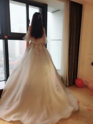 -艾米丽婚纱礼服