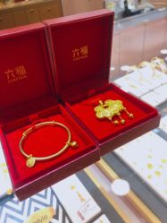 -六福珠寶(巴黎春天五角场店)