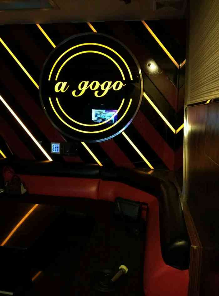 agogo量贩ktv(南大街莱蒙店)-"年久失修,音效不行,环境糟糕,歌也不新.