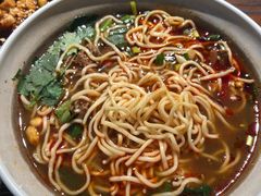 -爆炸头阿姨小四川正宗川味小吃(无任何分店)