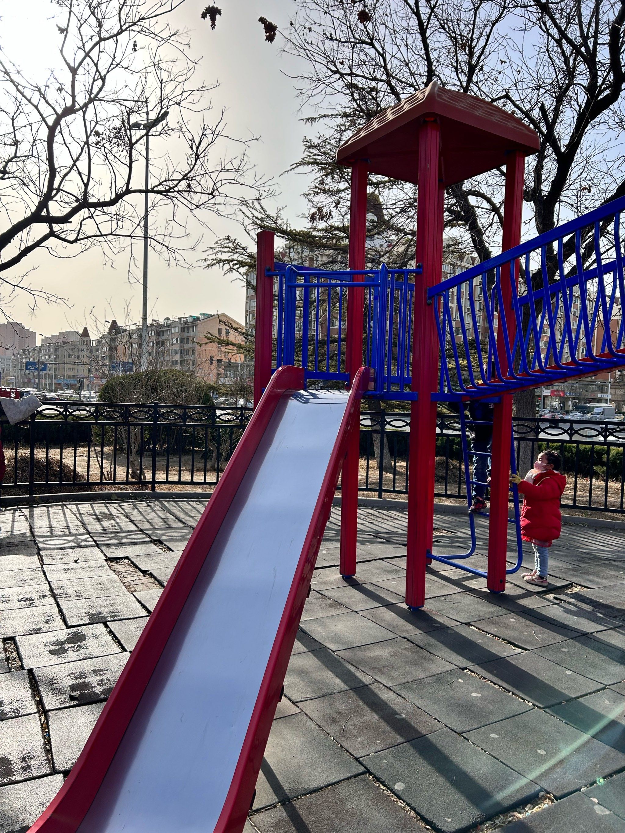 小公园打滑梯07,虽然早已过了打滑梯的年