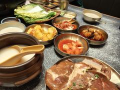 -草家酱蟹炭火烤肉店(珲春南路二店)