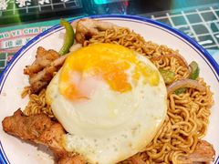 鸡扒炒出前一丁-港爺茶檔·茶餐厅(东晓南路店)