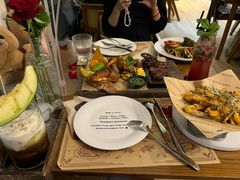 -Mark&Mars Restaurant