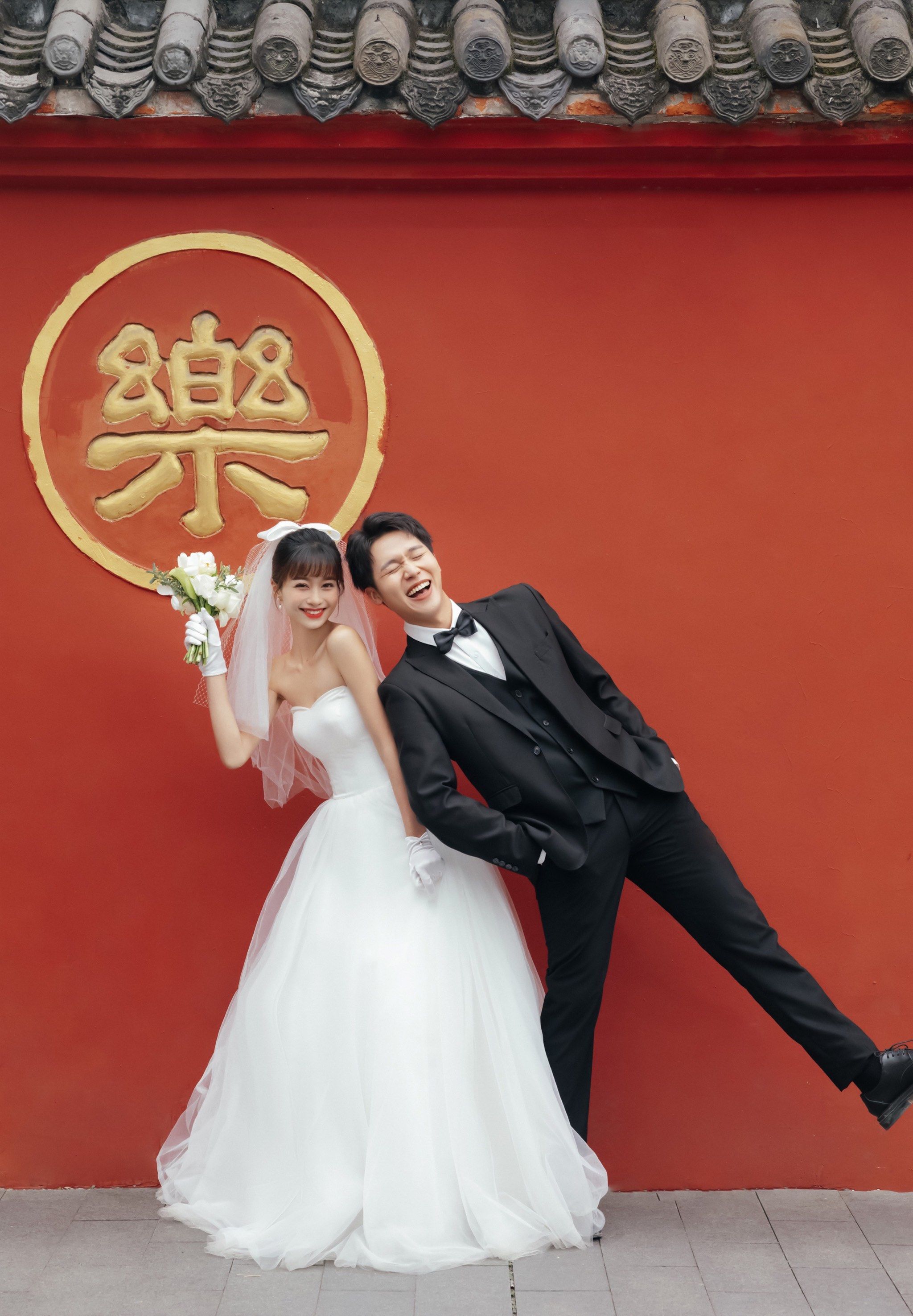 终于拍了我最喜欢的红墙婚纱照了