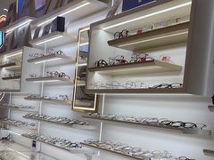 -美式眼镜·授权蔡司.依视路.尼康.豪雅.明月(南翔印象城店)