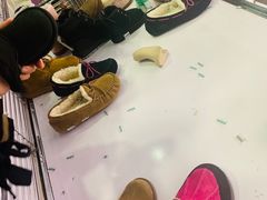 -UGG(燕莎奥特莱斯购物中心店)