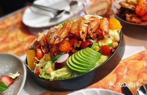 Avocado Shrimp Garden Salad