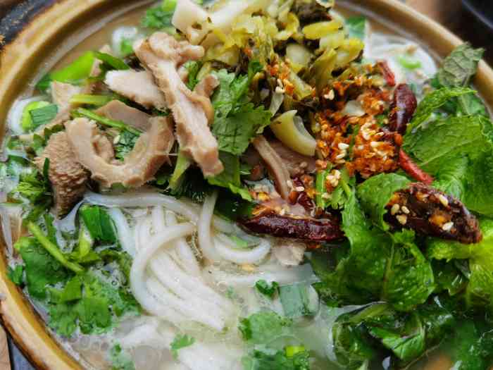 董记毕节砂锅羊肉粉-"74位置:火车北站西广场对面,北大资源梦想.