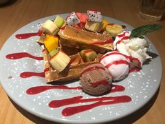 水果华夫饼-Lia Cafe Bar Restaurant松山咖啡屋