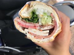 -Bánh Mì Huynh Hoa