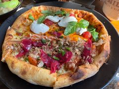 鲜三文鱼白酱披萨-O'mills Sourdough Bakery&Bistro(永嘉路店)