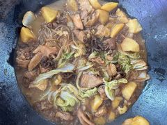 -粘豆包柴火铁锅炖