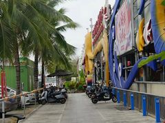 -三亚火车头万人海鲜广场