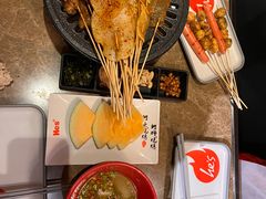 -he’s何师烧烤(世豪广场店)