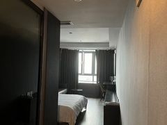 -欧辰国际酒店(重庆欢乐谷轻轨站店)