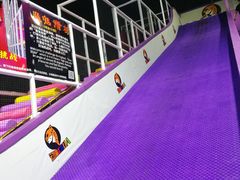 -嘿哟动霸CHUA·新潮玩运动娱乐中心·蹦床滑冰团建乐园