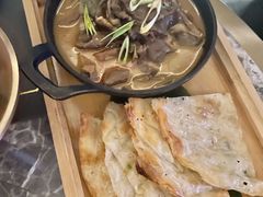 慢炖牛杂配松露黄油饼-Hi City·城市之巅