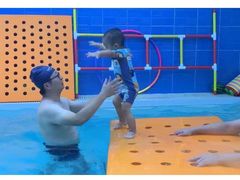 -蓝鲸奇亲子游泳俱乐部