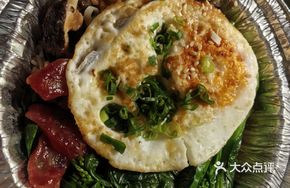 Lap Cheong Mushroom Chicken Claypot Rice