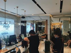 -罗亚帝造型·烫发染发