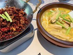 -阿瓦山寨·湘菜现炒·剁椒鱼头王(咸阳总店)