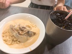 猪颈肉芝士捞公仔面-新记餐厅(香槟大厦店)