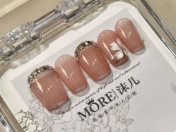 -沫儿·美甲美睫·半永久·皮肤管理