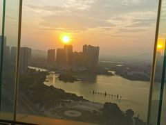 -荣誉国际酒店-云顶旋转餐厅