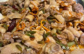 Steamed Highland Chicken with Fresh Dendrobium Slices