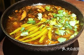 Yellow Flower Mushroom Noodles