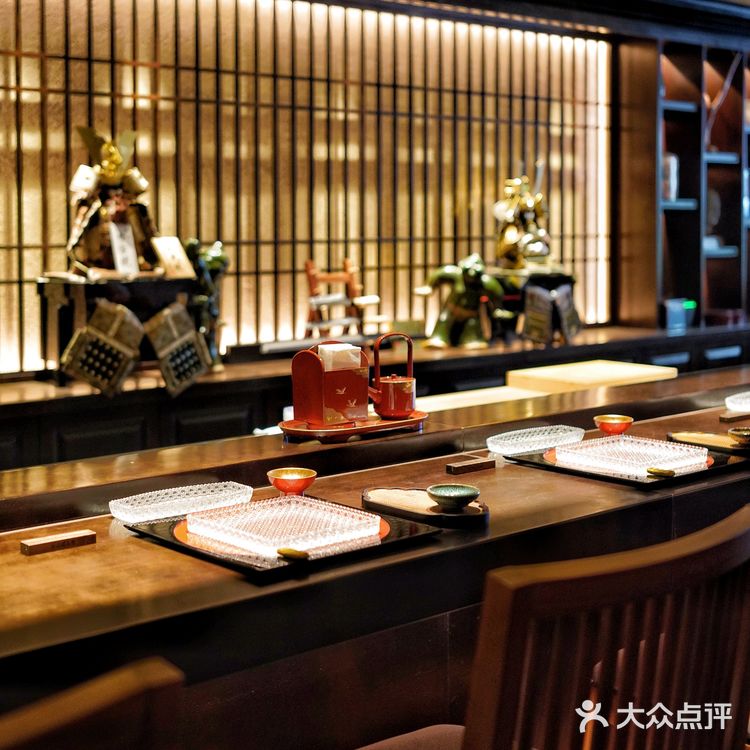 这家店的日料也太正宗了吧，氛围感好棒！