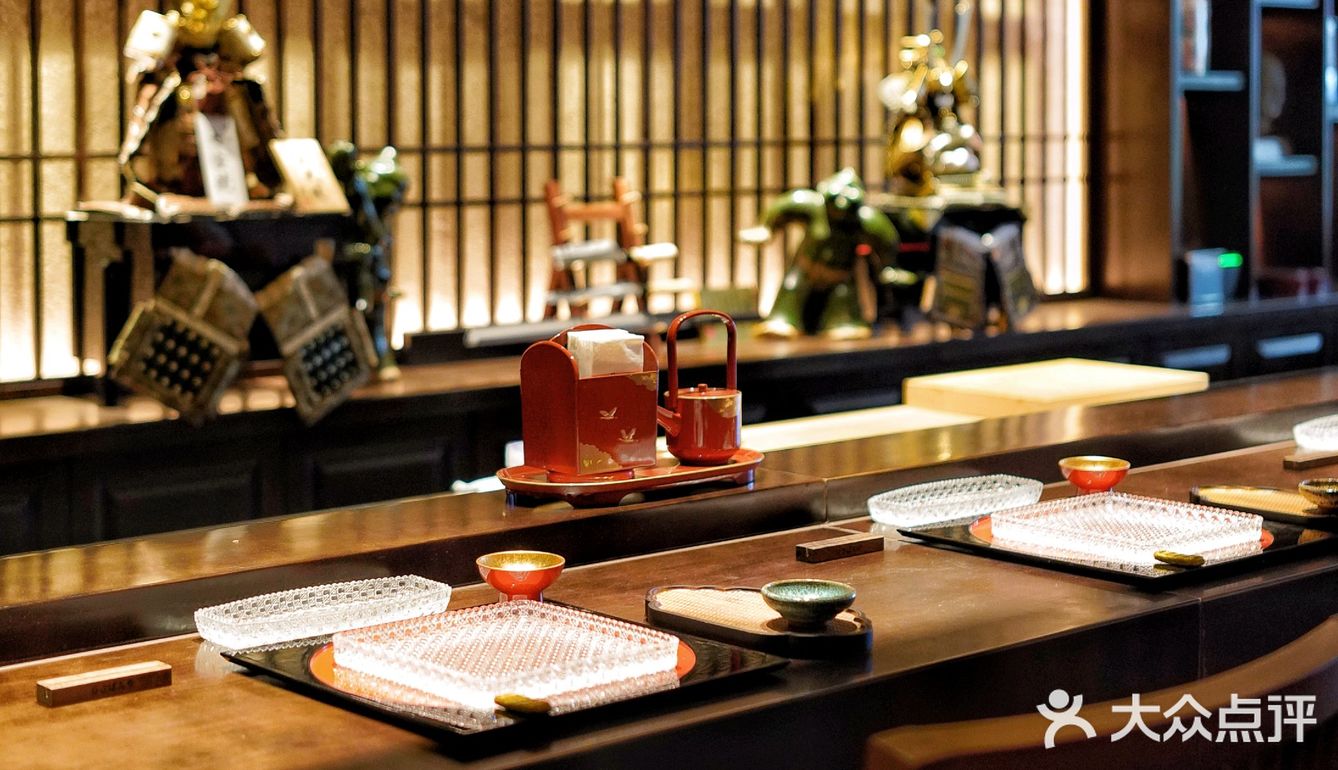 这家店的日料也太正宗了吧，氛围感好棒！