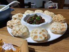 鲅鱼酱配石头饼-聚缘堂·海鲜私房菜(松岭路店)