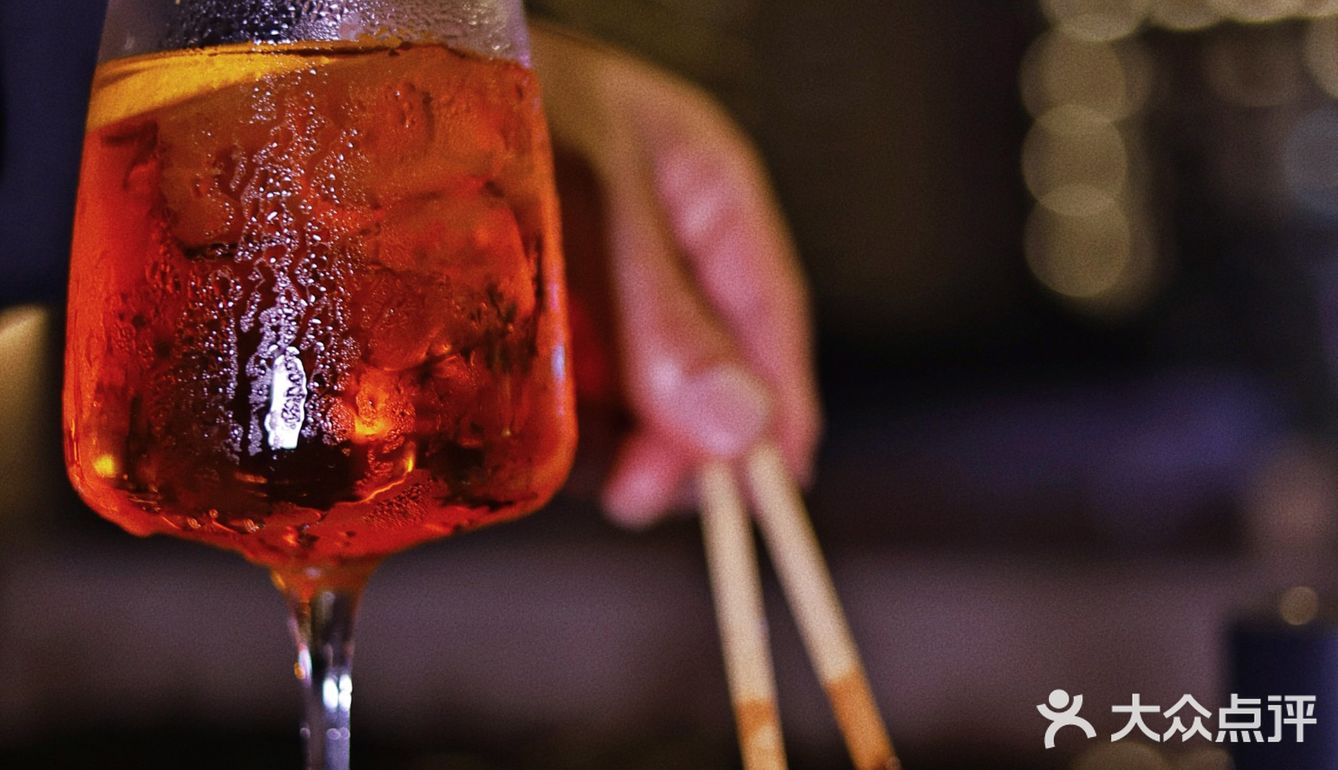 外滩超好看露台小酒馆，喝喝酒，吹吹风~