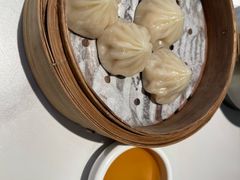 黑猪肉鲜虾小笼包-外婆家(西红门荟聚购物中心店)