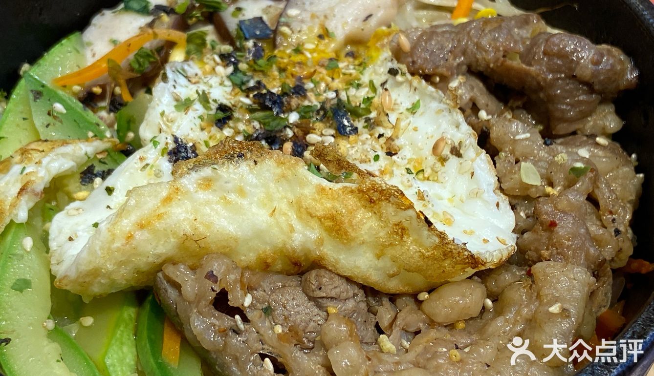 特别多人，即便人如此之多，每一层的服务依旧很到位