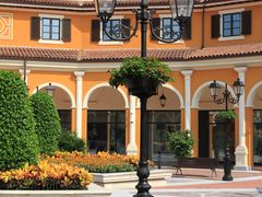 -佛罗伦萨小镇广佛名品奥特莱斯(疏港路店)