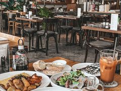 -ROAST coffee & eatery