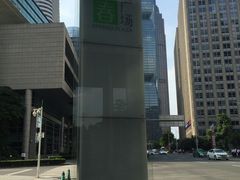 -URBAN REVIVO(高德置地广场·春广场店)