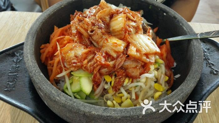 辣白菜五花肉石锅拌饭