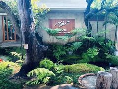 -Chom Cafe and Restaurant