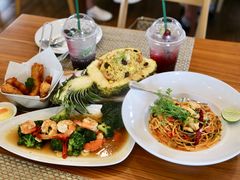 -Chom Cafe and Restaurant