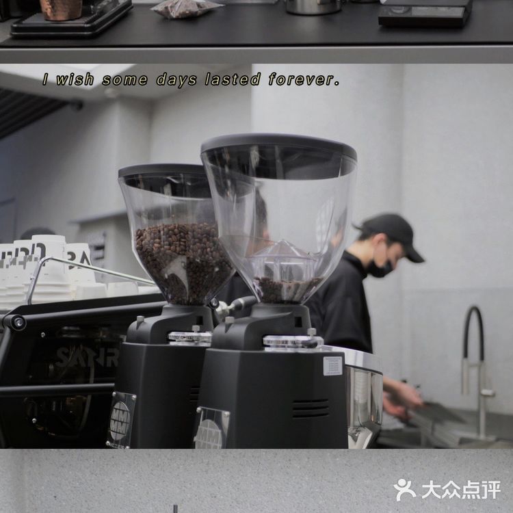 trova🖤非黑即白咖啡店
