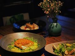 牛肝菌裹三文鱼-Carbon莫卡哆·意大利复古集市餐厅(杭州大厦店)