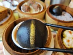 竹炭黄金流沙包-添好运点心专门店(百老汇店)