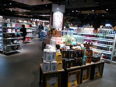 -中百仓储超市有限公司(越秀星汇维港店)