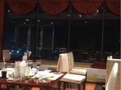 -荣誉国际酒店-云顶旋转餐厅